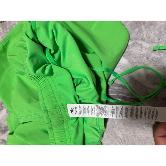 Women's Alo Yoga Green Athletic Shorts XS - Picture 4 of 7